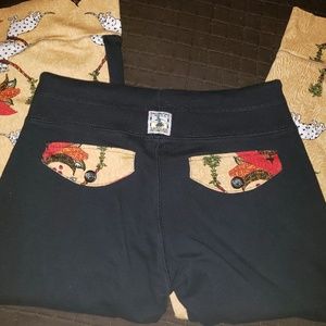 Nilla Shields Pants - NILLA SHIELDS White Leopard Capris, Size Small Nilla Shields Pants - NILLA SHIELDS White Leopard Capris, Size Small